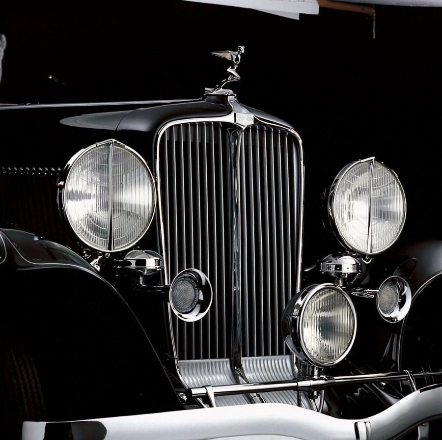 Детали экстерьера Auburn 8-100A Custom Dual Ratio Boattail Speedster 1932 года  (фото 2 из 2)